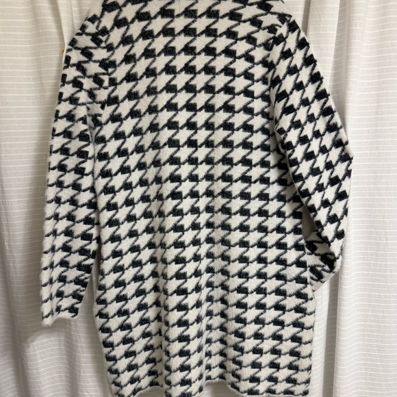 Liverpool Elegant Plush Sweater Coatigan in  Black/White Houndstooth w/pockets - Picture 2 of 8